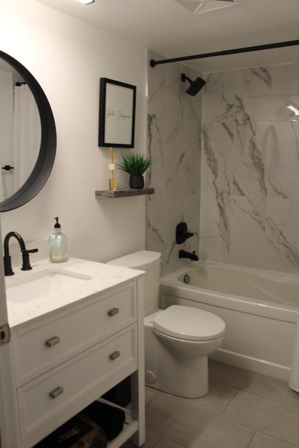 Downtown Waterfront Suites With Cn Tower Views Toronto Luaran gambar